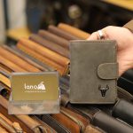 Ví da nam logo đầu trâu có khóa bấm dày dặn thời trang VDN015