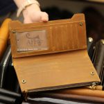 Ví cầm tay nam da bò sáp thời trang sang trọng VCTN010