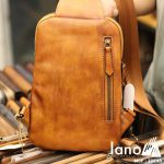 Túi da đeo chéo ngực nam Lano nhỏ gọn tiện lợi TDL48 vàng - mặt sau