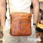 Túi đeo chéo nam Lano công sở da bò cực độc KT95 nâu vàng - đeo trước