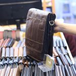 Túi đeo chéo nam đựng iPad da bò 2 ngăn đựng KT126 thân túi