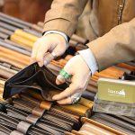 Ví da nam Lano biểu tượng đầu trâu loại đứng nhỏ gọn độc lạ VDN057 - ngăn trong