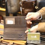 Ví nam cầm tay da bò Lano biểu tượng đầu trâu VCTN067 bên trong