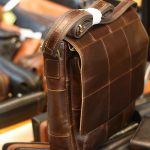 Túi da đeo chéo đựng iPad Lano da bò thật nắp đậy KT136