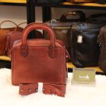 Túi xách nữ da thật Lano kiểu dáng vuông Handmade TXN031 mặt sau