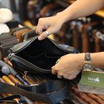 Túi da nam Lano đeo chéo có tay cầm KT155 ngăn trong