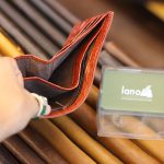 Ví làm từ da cá sấu thuộc