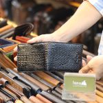 Ví da cá sấu hàng xuất khẩu loại ngang nguyên con non 1 mặt VCSNC01