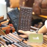 Ví da cá sấu cầm tay 2 gấp loại nhỏ mẫu mới 2019 VCSCT02