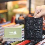 Ví da cá sấu xuất khẩu loại đứng nguyên con non 1 mặt VCSDNC09