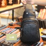 Túi da đeo chéo ngực hoạ tiết đan sang trọng lịch lãm TDL83