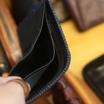 Vi da cá sấu nguyên con non đan viền 1 mặt dáng đứng Lano VCSDDV04