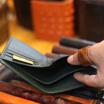 Ví da nam dáng đứng hàng thiết kế Lano mẫu mới 2022 VDNTK02