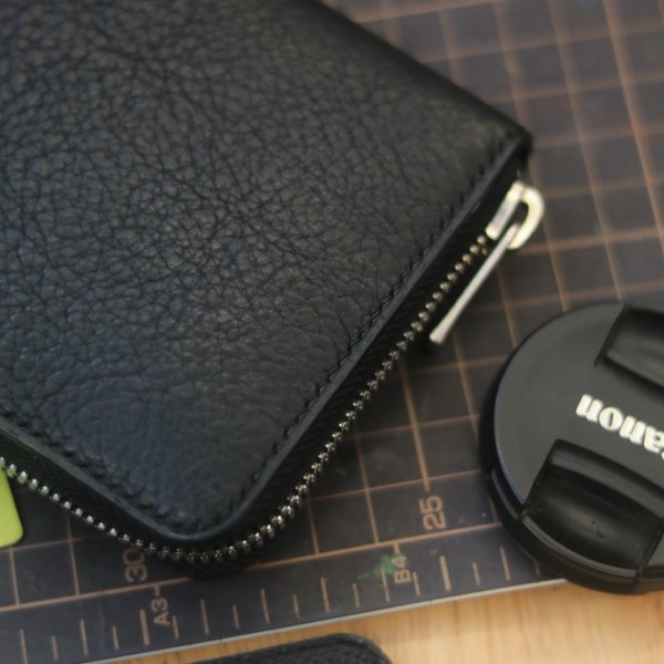 Ví cầm tay thiết kế da thật 1 khoá kéo thời trang lịch lãm Lano VCTK03 màu đen góc cạnh