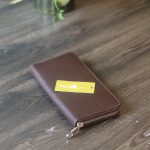 Ví cầm tay thiết kế da thật 1 khoá kéo thời trang lịch lãm Lano VCTK03 màu nâu mặt trước