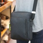 Túi da nam đeo chéo dạng đan đựng iPad Lano KT210