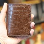 Ví da cá sấu khâu tay thủ công mẫu thiết kế Lano VCSTK06