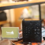 Ví da cá sấu nguyên con dáng đứng handmade khâu tay thủ công VCSTK09