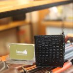 Ví da cá sấu nguyên con dáng đứng handmade khâu tay thủ công VCSTK09