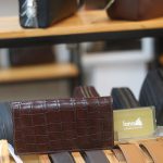 Ví cầm tay da cá sấu handmade khâu tay thủ công 100% Lano VCSTK015
