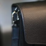Clutch nam handmade da bò cao cấp khoá số bảo mật khâu tay thủ công lano cltk018 màu đen góc cạnh sắc nét