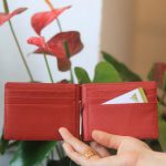 Ví kẹp tiền da bò cao cấp handmade khâu tay thủ công Lano VKT03 trên tay