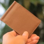 Ví kẹp tiền da bò cao cấp handmade khâu tay thủ công Lano VKT03 màu eutope trên tay