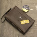 Clutch da bò cao cấp handmade khâu tay thủ công Lano CLTK029 màu nâu mặt trước