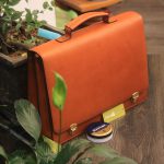 Cặp da handmade khâu tay thủ công mộc mạc sang trọng Lano CDH03 góc nghiêng 1