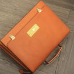 Cặp da handmade khâu tay thủ công mộc mạc sang trọng Lano CDH03 từ trên xuống