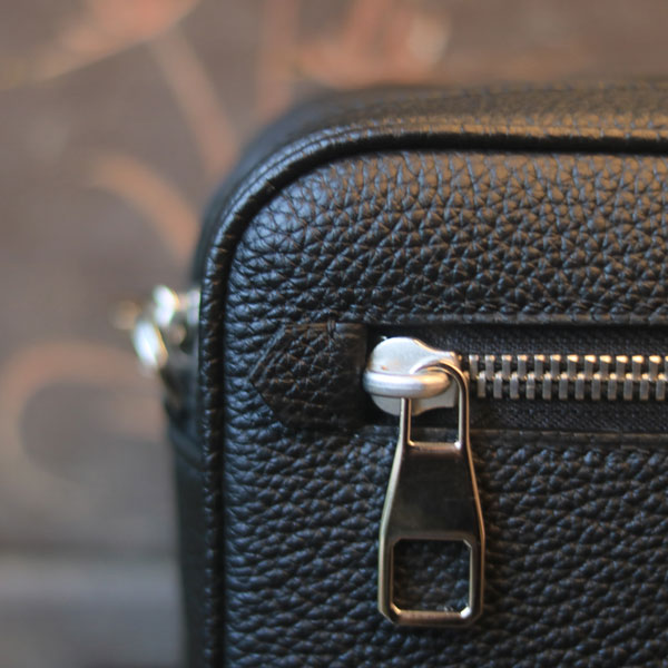 Túi clutch size 19 da togo Italia khâu tay thủ công Lano CLTK030 góc cạnh sắc nét
