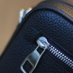 Túi clutch size 19 da togo Italia khâu tay thủ công Lano CLTK030 khóa cao cấp