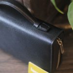 Ví da cầm tay handmade khâu tay thủ công Lano VCTK014 góc nghiêng