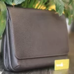 Túi da đeo chéo handmade khâu tay thủ công Lano TDH011 góc nghiêng
