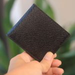 Ví da mini handmade khâu tay thủ công Lano VDNTK036 trên tay