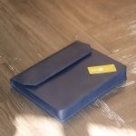 Túi da cầm tay đựng ipad khâu tay thủ công Lano CLTK034 góc nghiêng