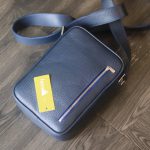 Túi da đeo chéo handmade khâu tay thủ công Lano TDH018 mặt sau