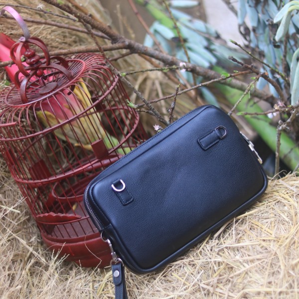 Túi da cầm tay kết hợp đeo chéo có khoá số khâu tay thủ công Lano TDH025 mặt sau