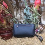 Túi da cầm tay kết hợp đeo chéo có khoá số khâu tay thủ công Lano TDH025 mặt trước