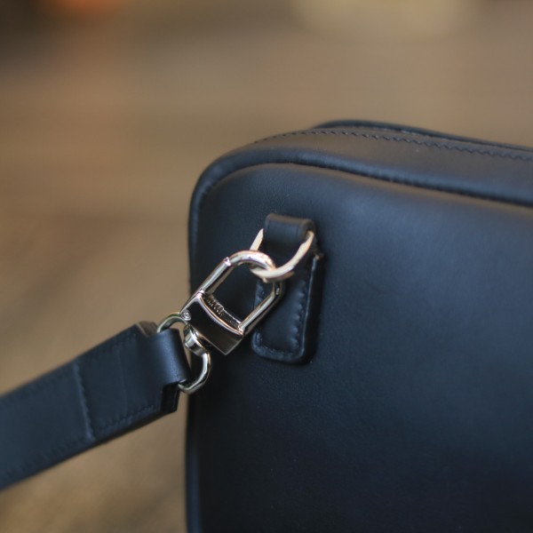 Túi da cầm tay kết hợp đeo chéo khâu tay thủ công da bò nappa Italia Lano TDH024 móc dây cầm tay