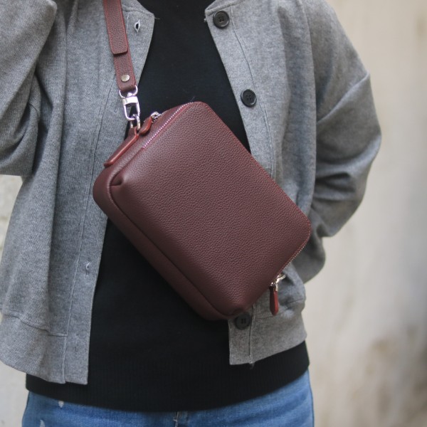 Túi đeo chéo khâu tay thủ công da bò Italia cao cấp Lano TDH020 đeo trước ngực