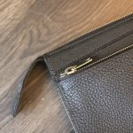 Clutch nam da bò togo Pháp mỏng gọn khâu tay thủ công Lano CLTK038 khoá zip ngoài