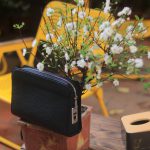 Clutch nam khâu tay thủ công da bê togo Pháp khoá vân tay Lano CLTK039 gọn gàng