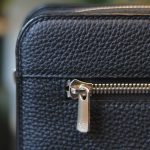 Clutch nam khâu tay thủ công da bê togo Pháp khoá vân tay Lano CLTK039 khoá zip ngoài