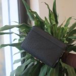 Clutch nam khâu tay thủ công da bê togo Pháp khoá vân tay Lano CLTK039 trên tay