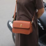 Túi da nữ handmade khâu tay da bò mil hàn quốc Lano TDH027 màu nâu vàng khoá xoay sang trọng