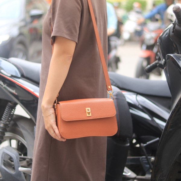 Túi da nữ handmade khâu tay da bò mil hàn quốc Lano TDH027 màu nâu vàng công sở