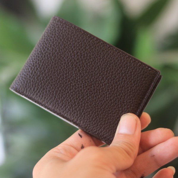 Ví mini da bê Togo Italia handmade khâu tay thủ công Lano VDNTK043 trên tay