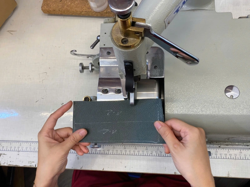 Máy móc hỗ trợ chế tác đồ da handmade